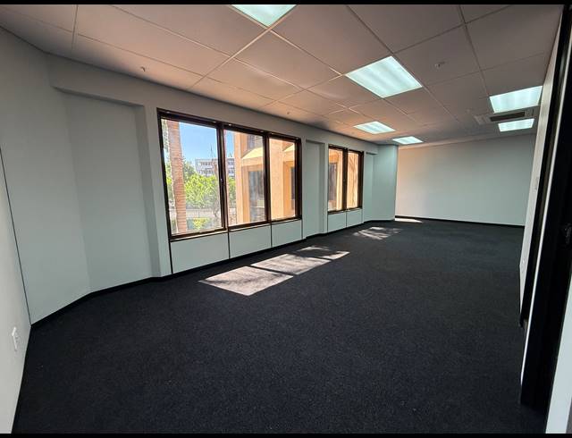 108M² OFFICE TO LET IN PARKTOWN